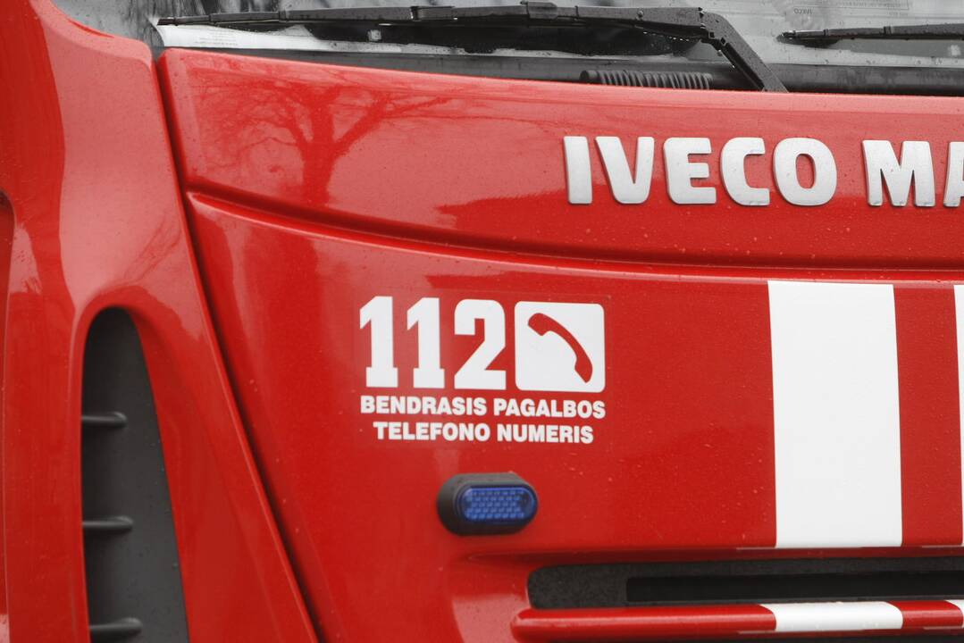 Panevėžyje išgelbėta ant balkono turėklo kabojusi moteris