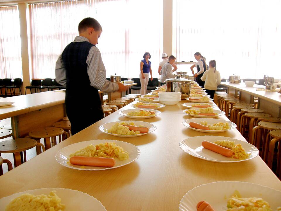 Dešimtadaliu norima padidinti mokinių maitinimui skiriamą sumą