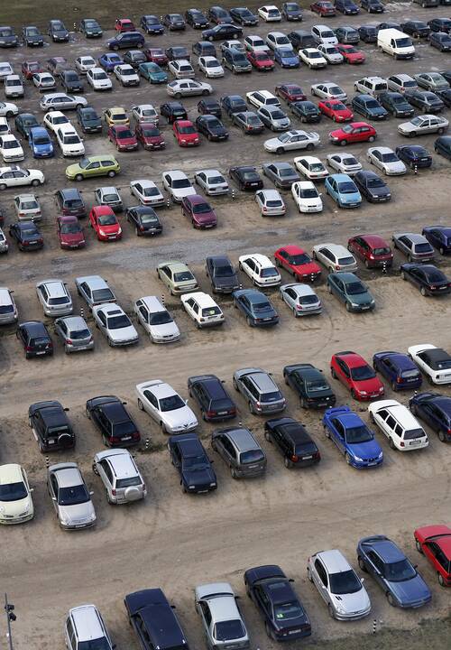 Naujų automobilių pardavimai Europoje vasarį augo 8 proc.