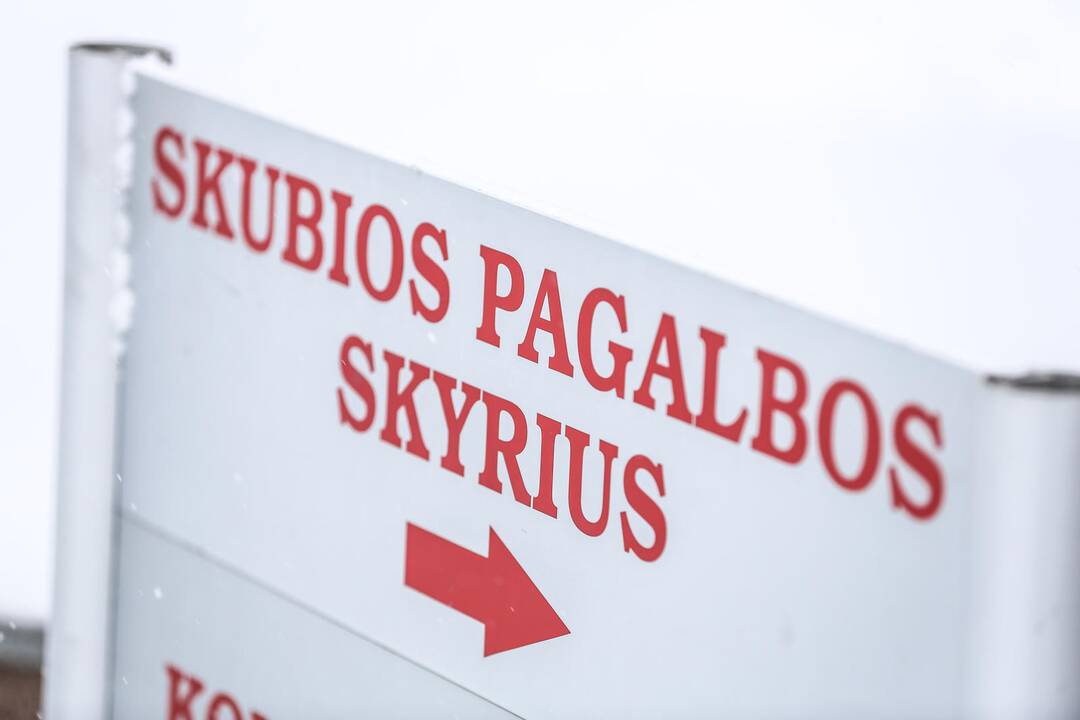 Dėl dovanėlės po kojomis – į ligoninę