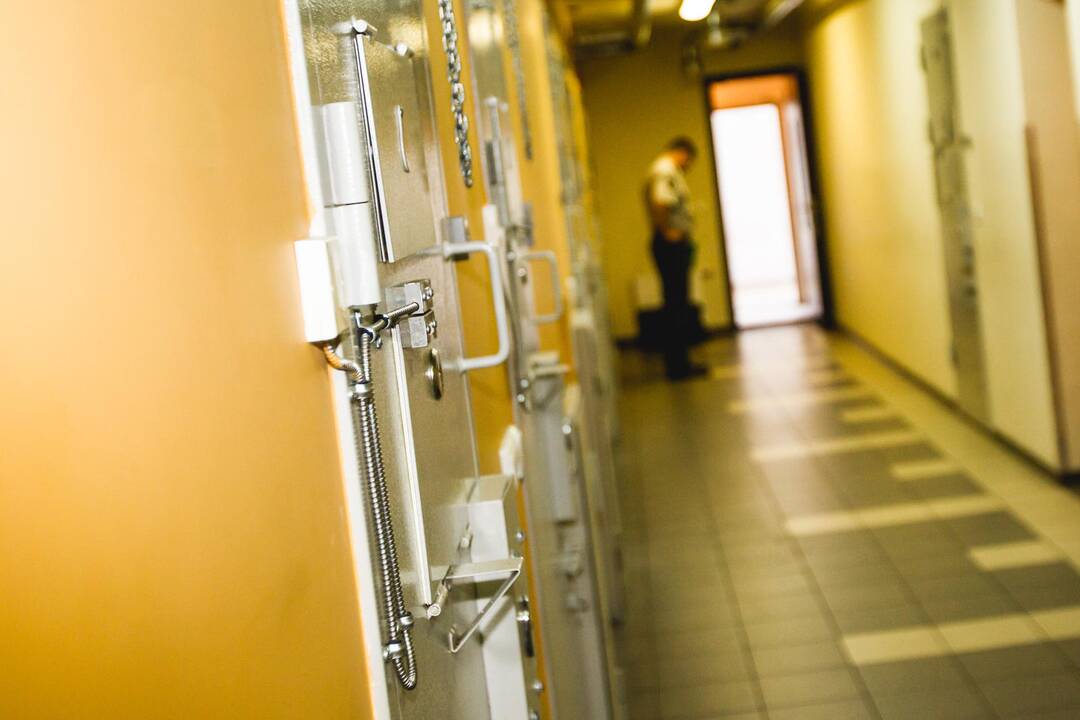 Policijos pareigūnams nepaklusęs neblaivus karys uždarytas į areštinę 