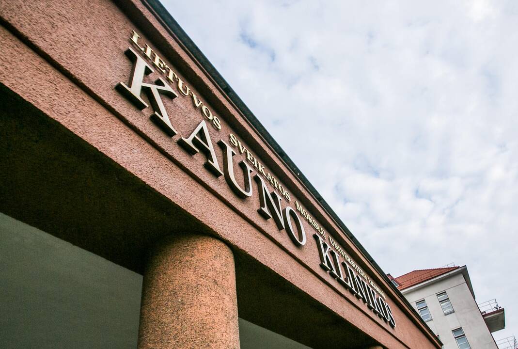 Į Kauno klinikas atvežtas vaikas su stiklo šukėmis sužalotu veidu