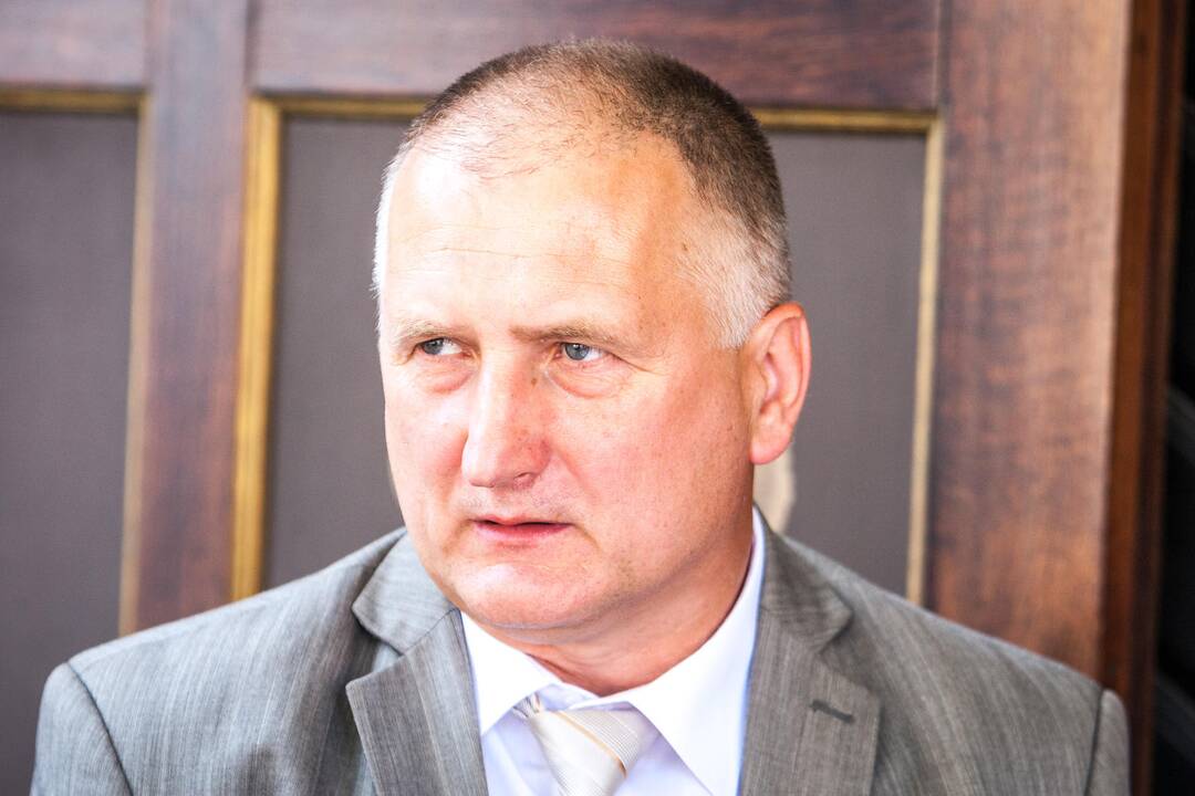 R. Bakas