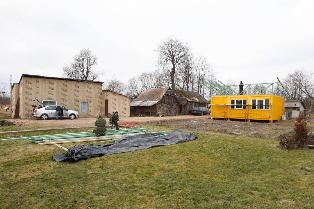 Padegėlių šeima kuriasi naujuose namuose
