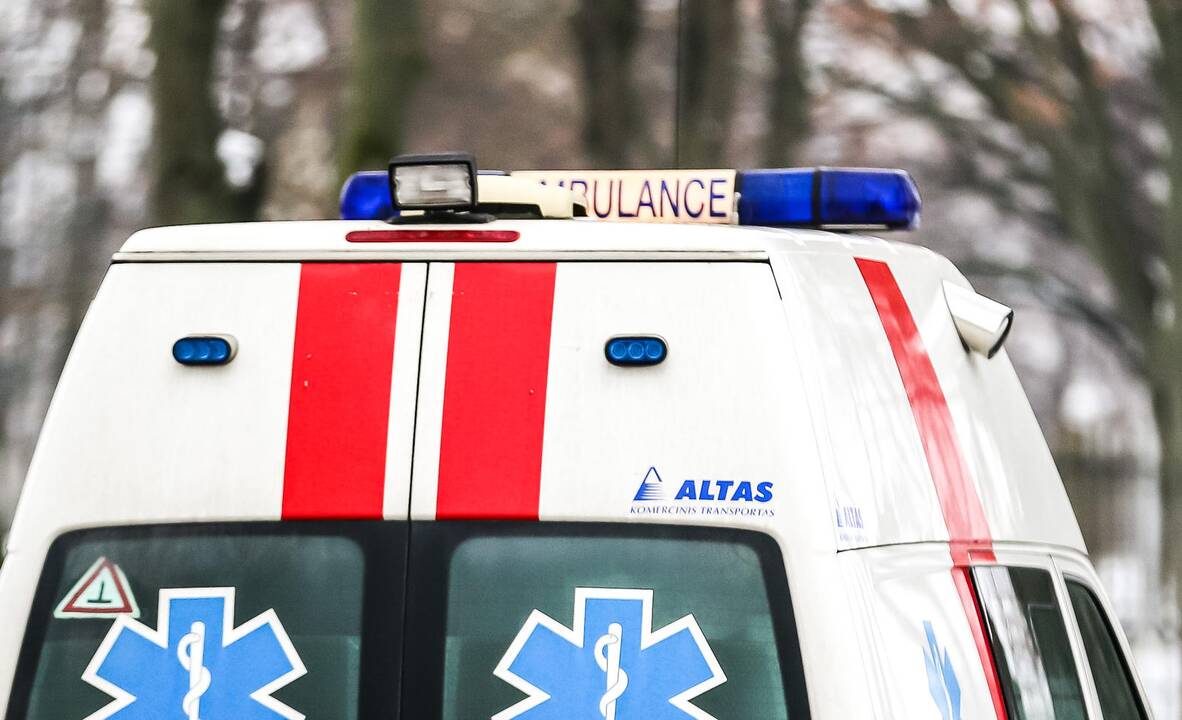 Prienų rajone nuo kelio nuslydo automobilis, žuvo vairuotojas