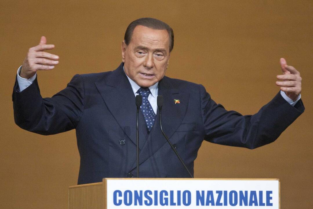 S. Berlusconio partijos skilimas tapo naujų smūgiu Italijos ekspremjerui