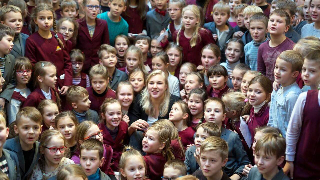 Žaidynių ambasadorė – Rūta Meilutytė (viduryje).