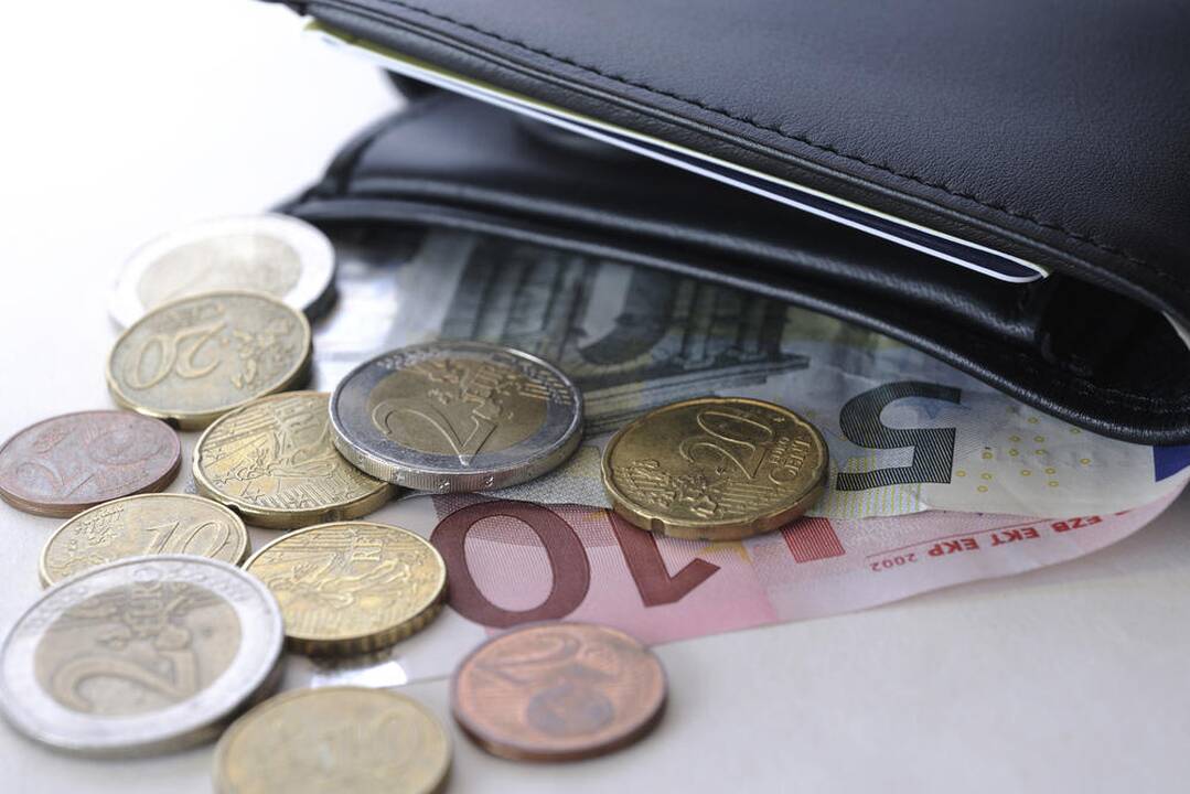 Nustatyti dar 9 bandymai atsiskaityti padirbtais eurais