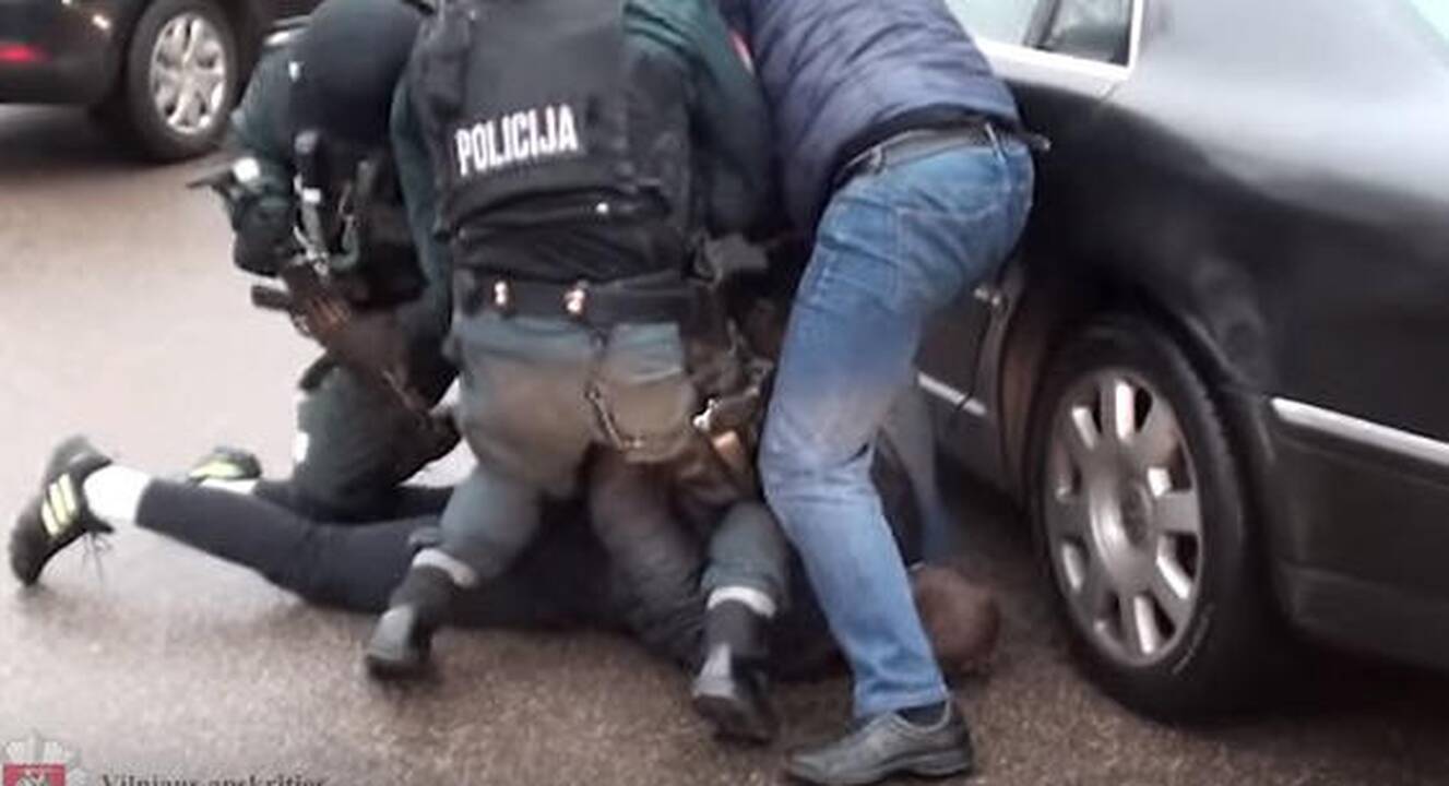 Policija sulaikė narkotikų platinimu įtariamą vieviškį