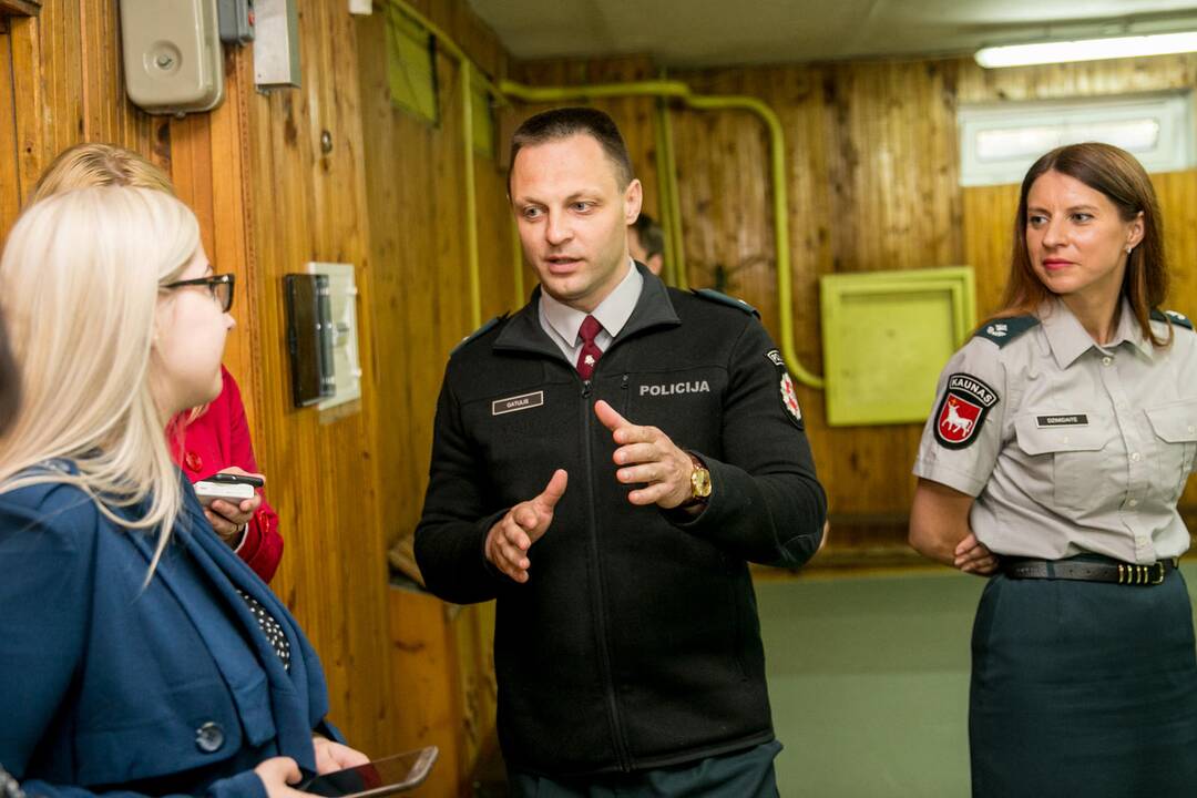 Kauno pareigūnai žurnalistus mokė savigynos