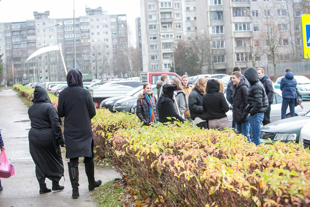 Šilainiuose rūkančius moksleivius gaudė trys giltinės
