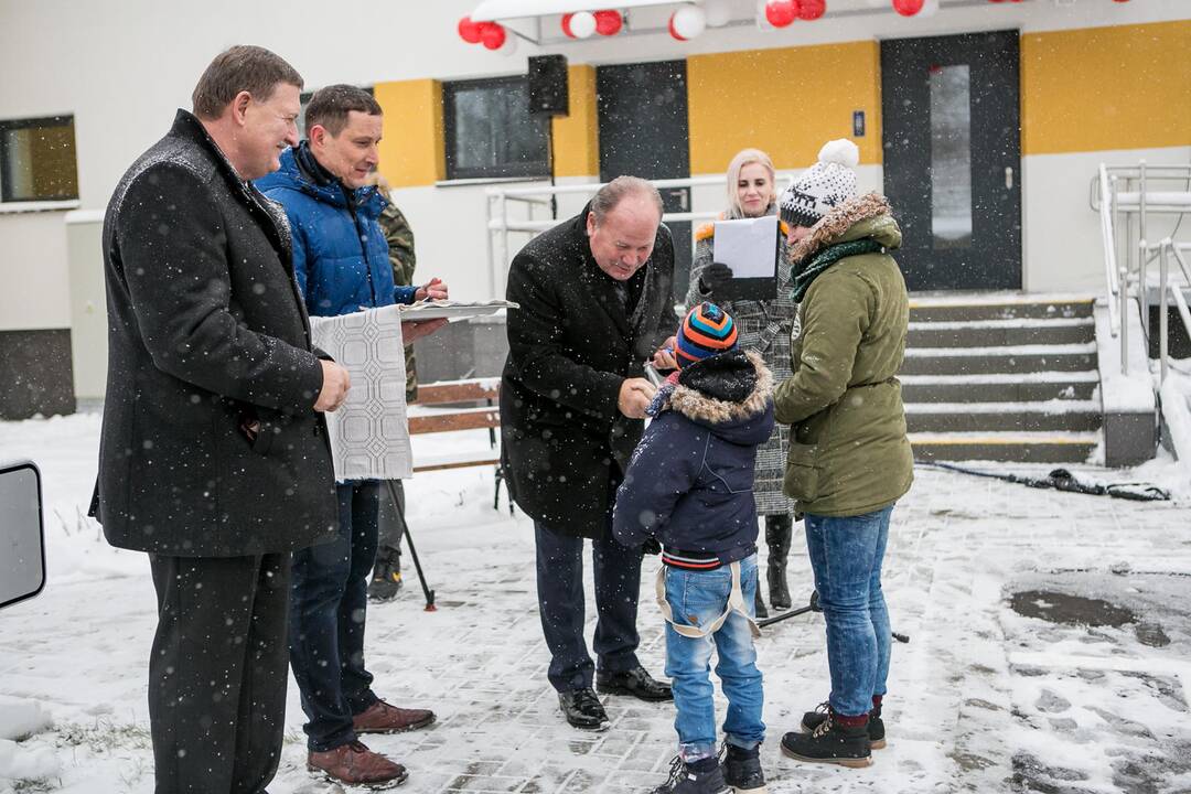 Naujai įrengti socialiniai būstai Bubiuose perduodami gyventojams