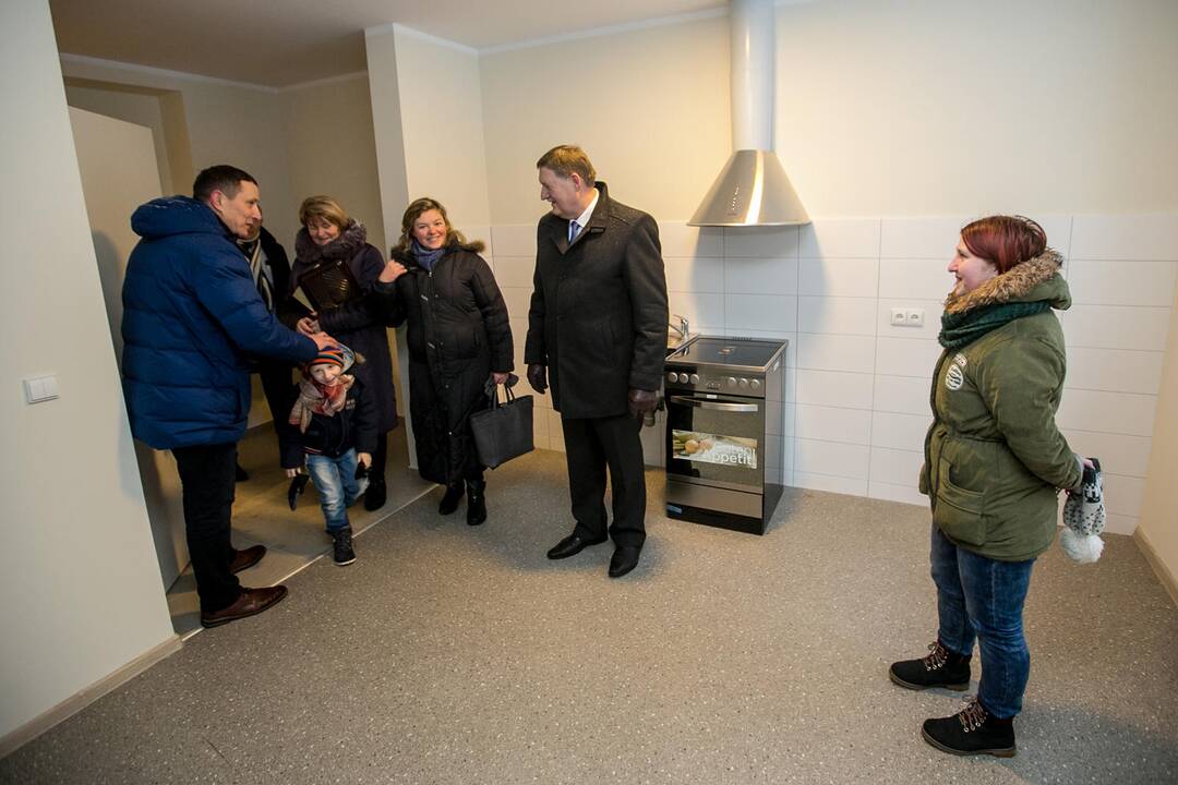 Naujai įrengti socialiniai būstai Bubiuose perduodami gyventojams