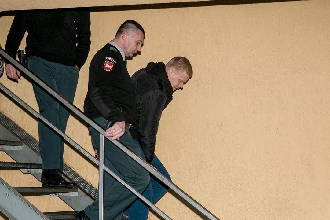 Įtariamasis išpuoliu Aleksote atvesdintas į teismą
