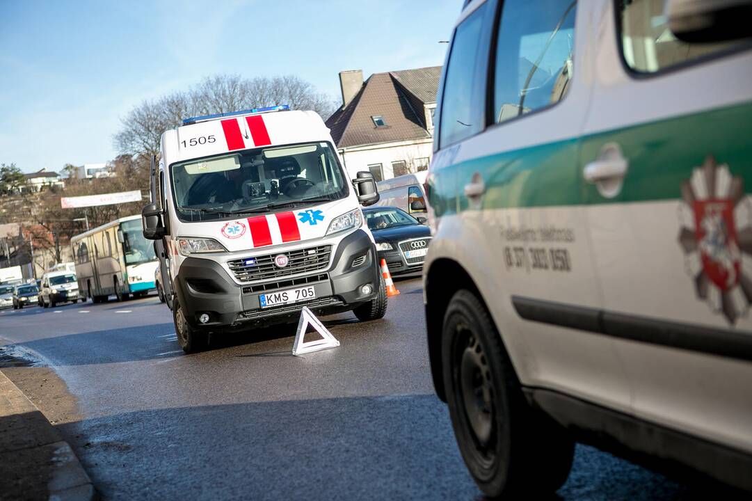 Trijų automobilių avarija Birštono gatvėje