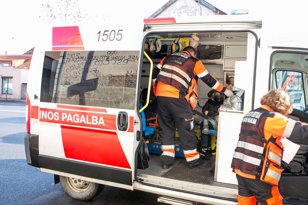 Trijų automobilių avarija Birštono gatvėje