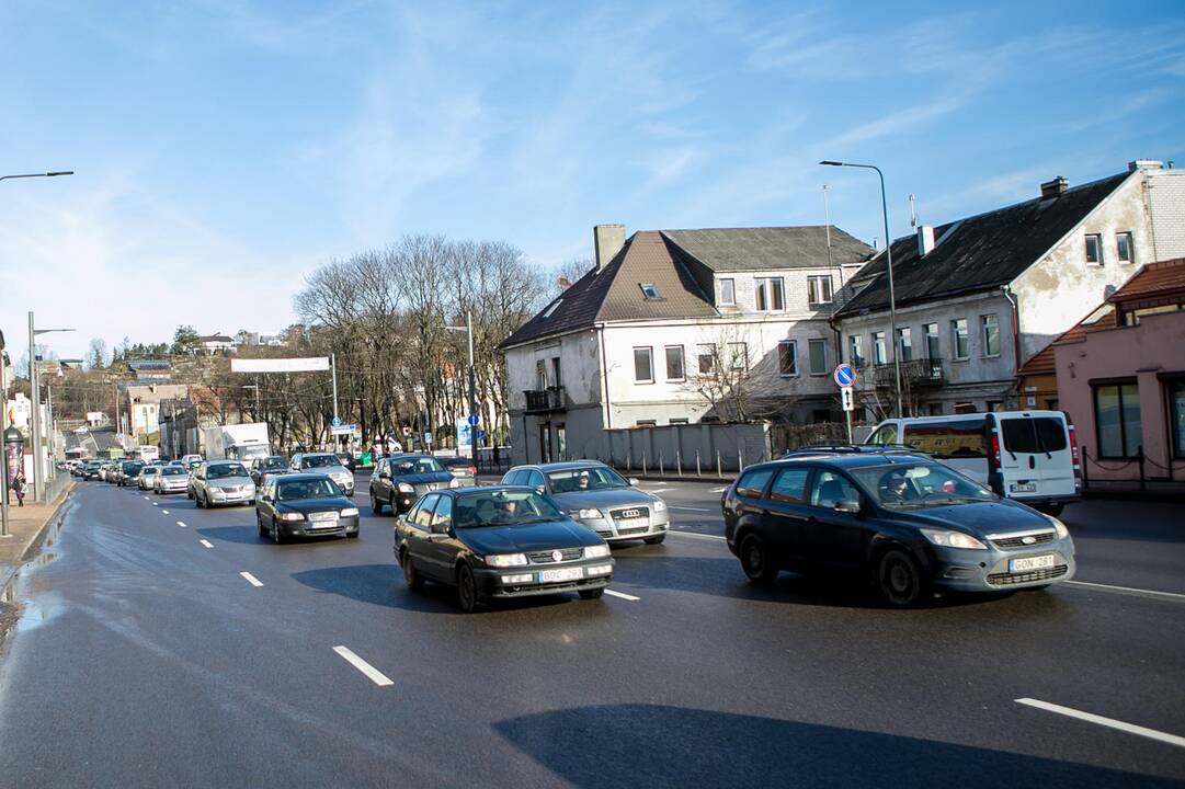 Trijų automobilių avarija Birštono gatvėje