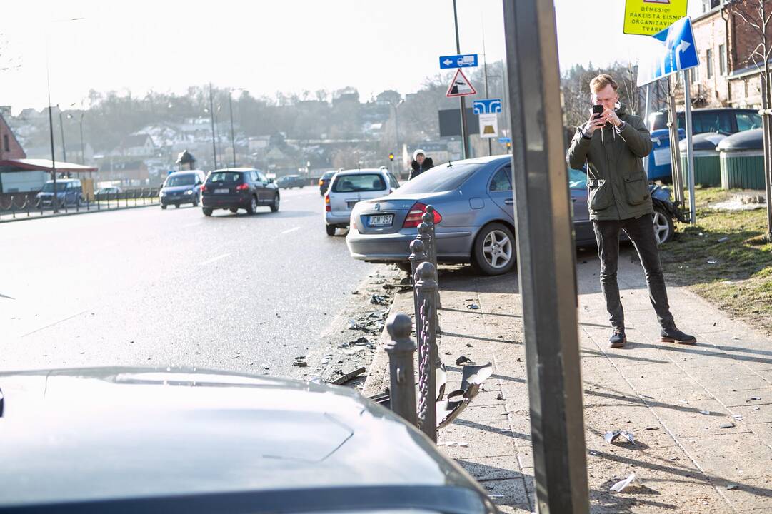 Trijų automobilių avarija Birštono gatvėje
