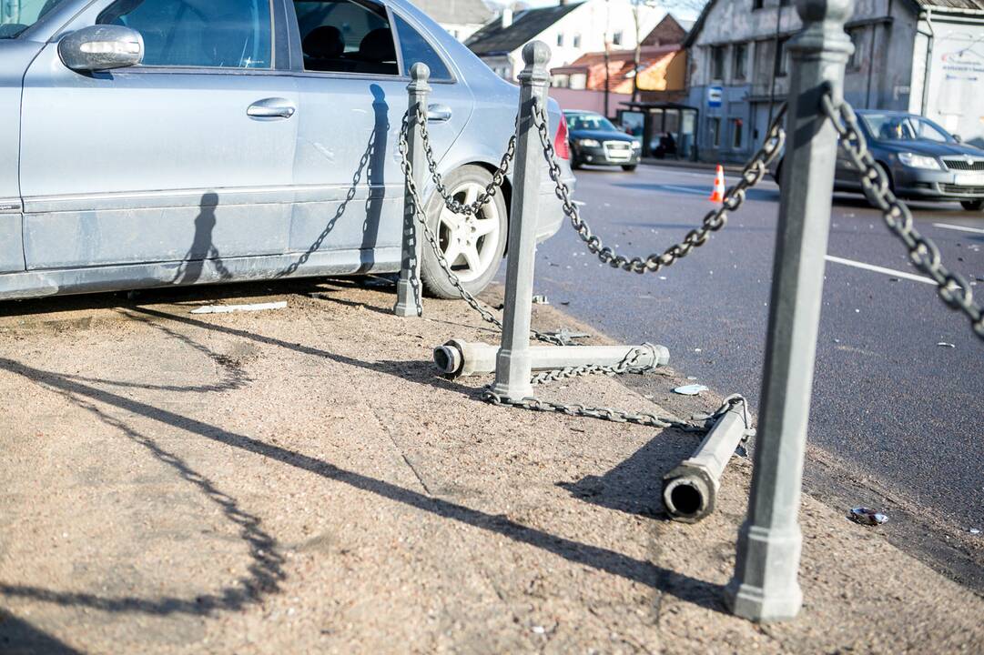 Trijų automobilių avarija Birštono gatvėje