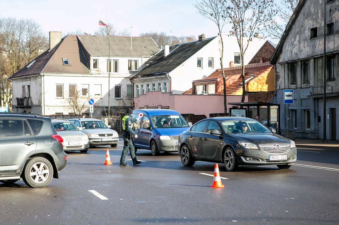 Trijų automobilių avarija Birštono gatvėje