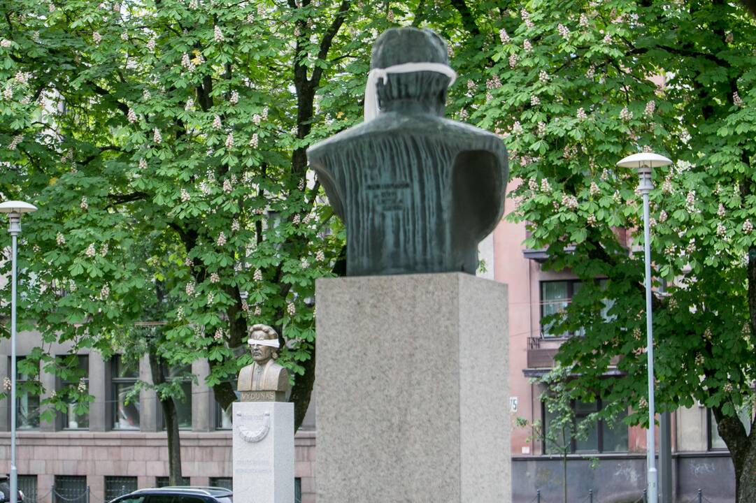 Meninė akcija Karo muziejaus sodelyje