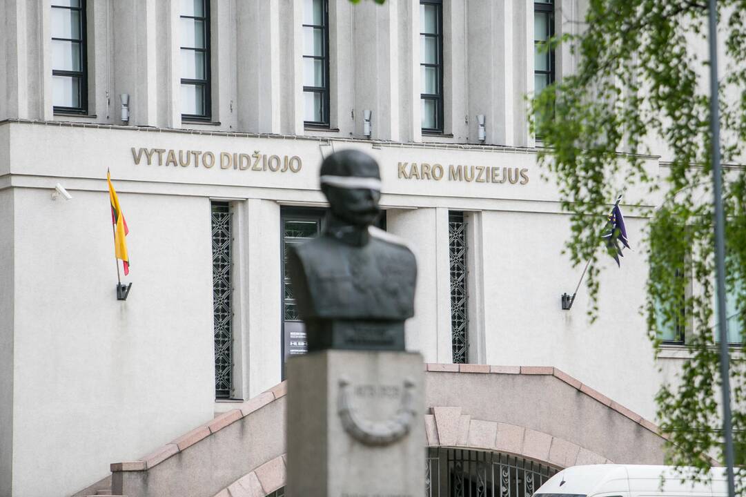 Meninė akcija Karo muziejaus sodelyje