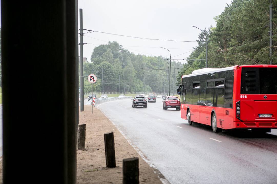 Nuokalnės gatvėje įrengiami atitvarai
