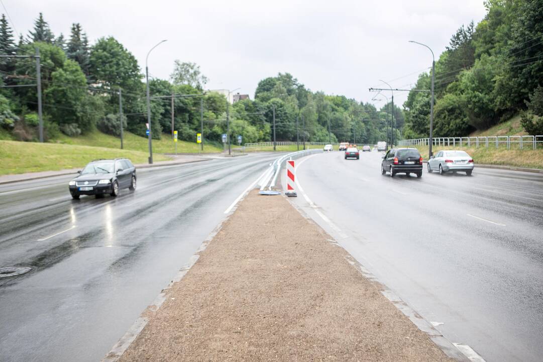 Nuokalnės gatvėje įrengiami atitvarai