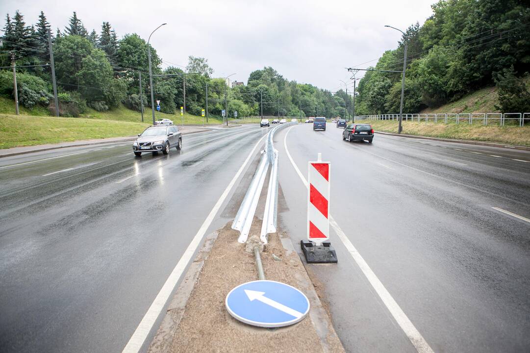 Nuokalnės gatvėje įrengiami atitvarai