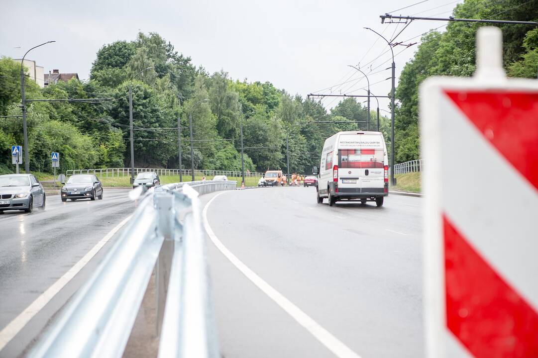 Nuokalnės gatvėje įrengiami atitvarai