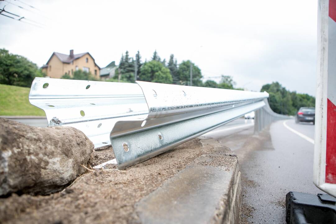 Nuokalnės gatvėje įrengiami atitvarai