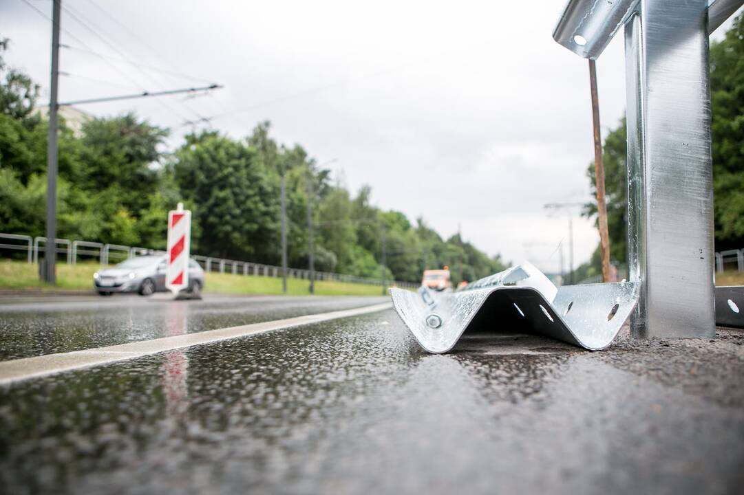 Nuokalnės gatvėje įrengiami atitvarai