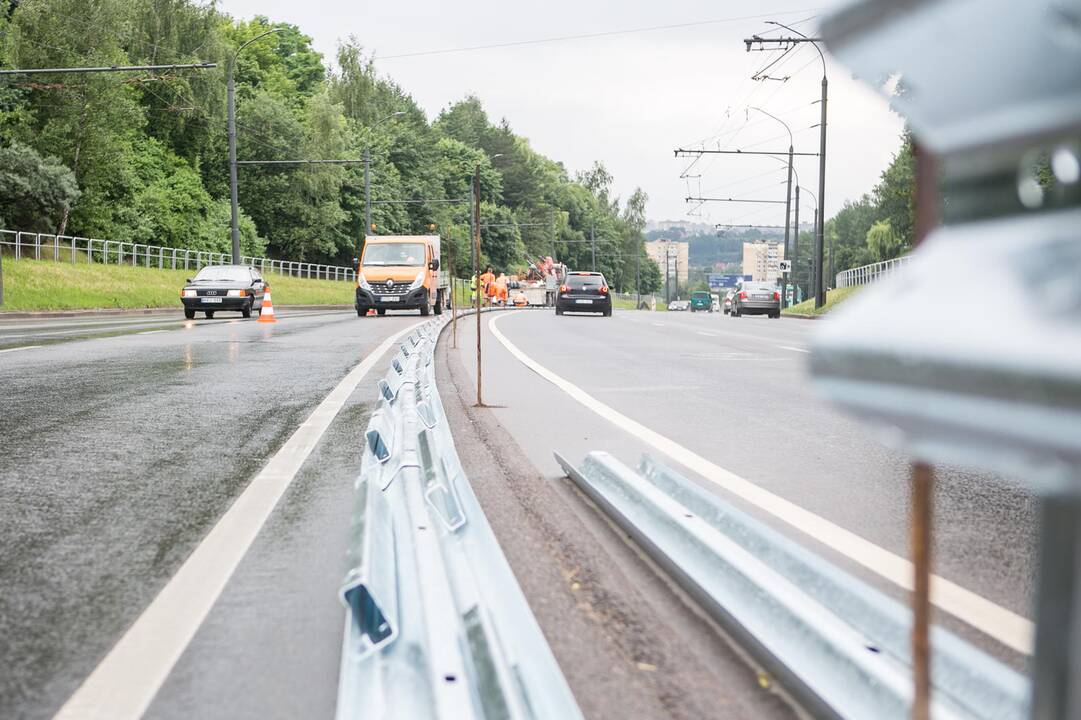 Nuokalnės gatvėje įrengiami atitvarai