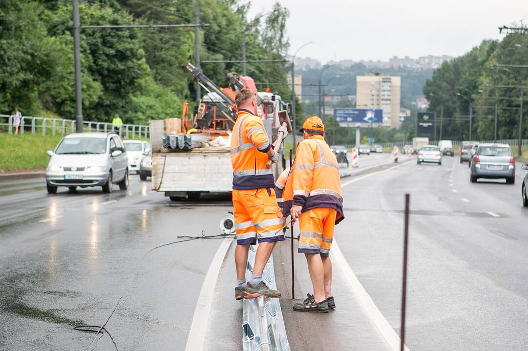 Nuokalnės gatvėje įrengiami atitvarai