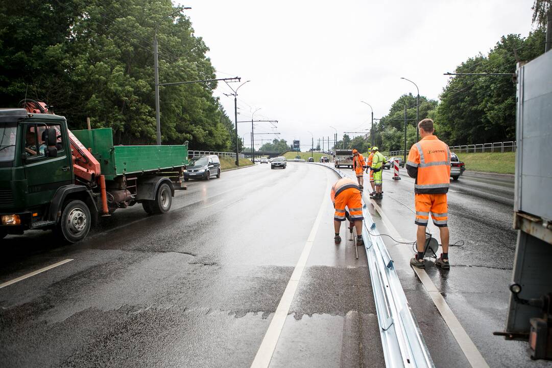 Nuokalnės gatvėje įrengiami atitvarai