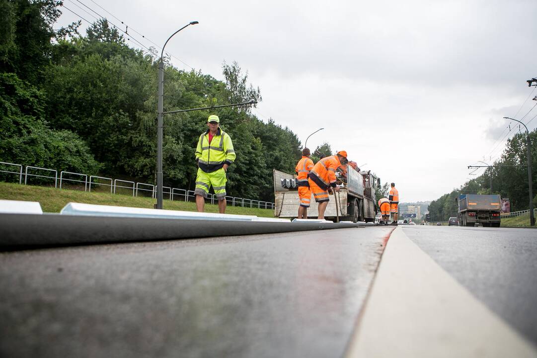 Nuokalnės gatvėje įrengiami atitvarai