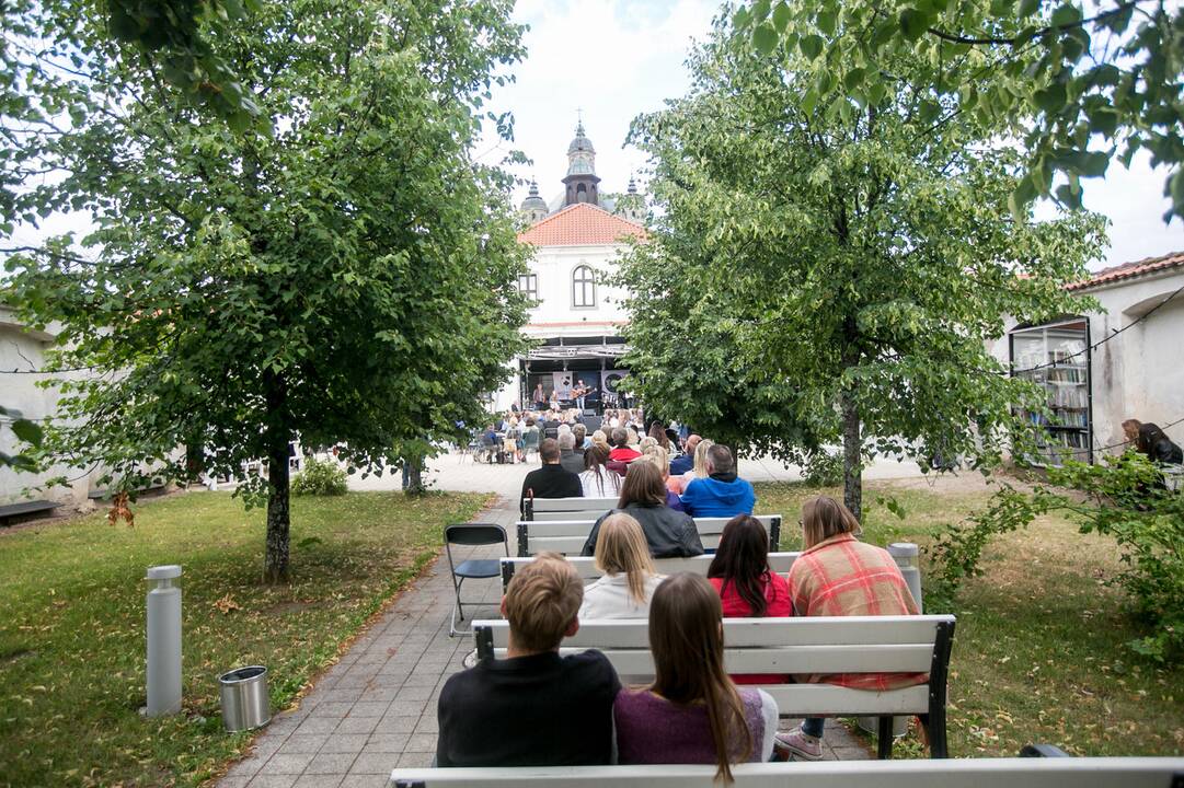 Andrius Kaniava ir grupė "Pasirodymas" 