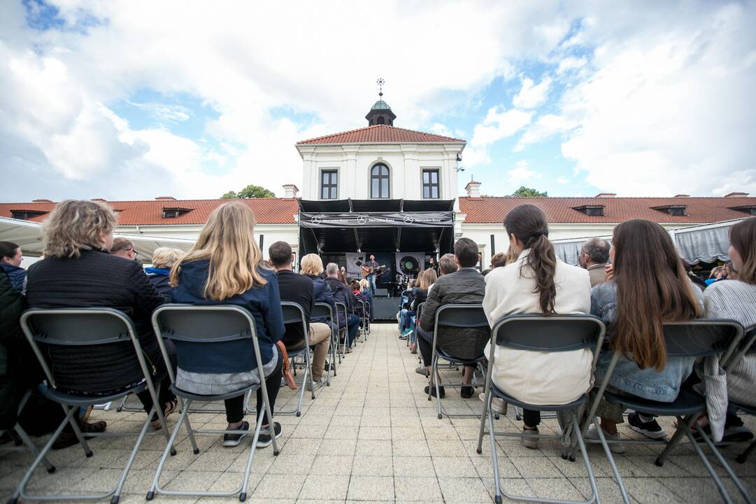 Andrius Kaniava ir grupė "Pasirodymas" 