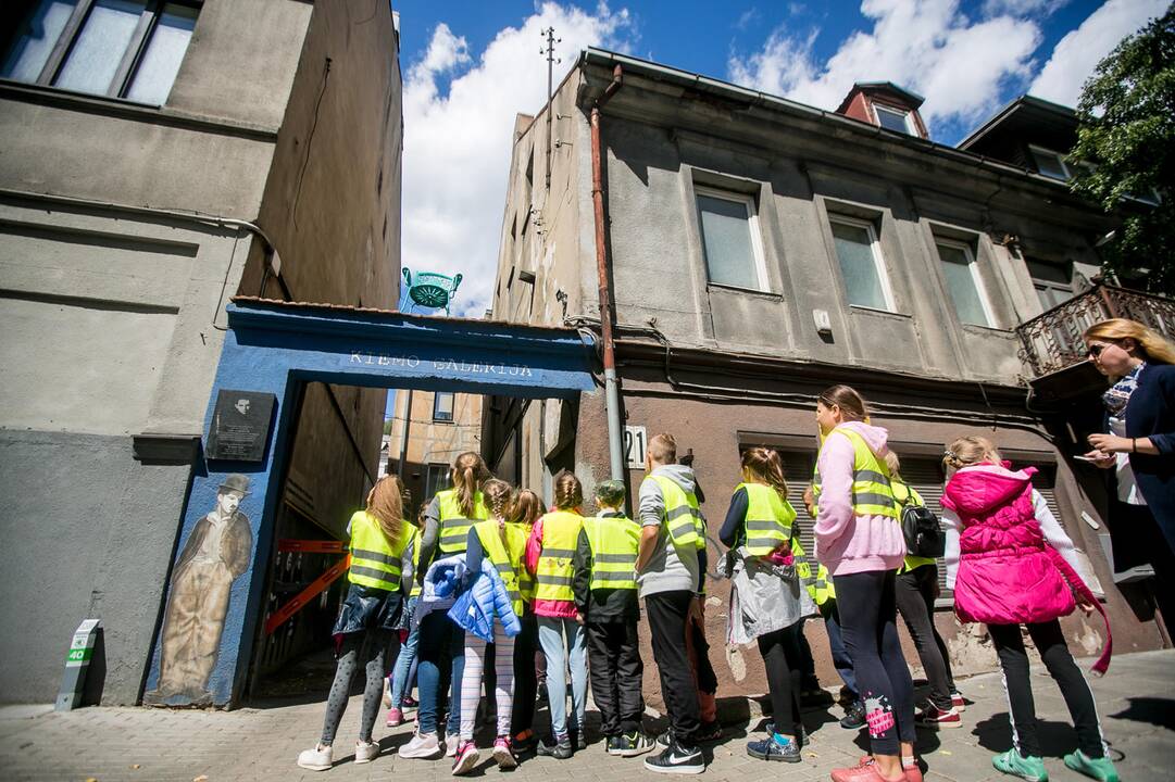 Kaimynų istorijos „Kiemo galerijoje“ 