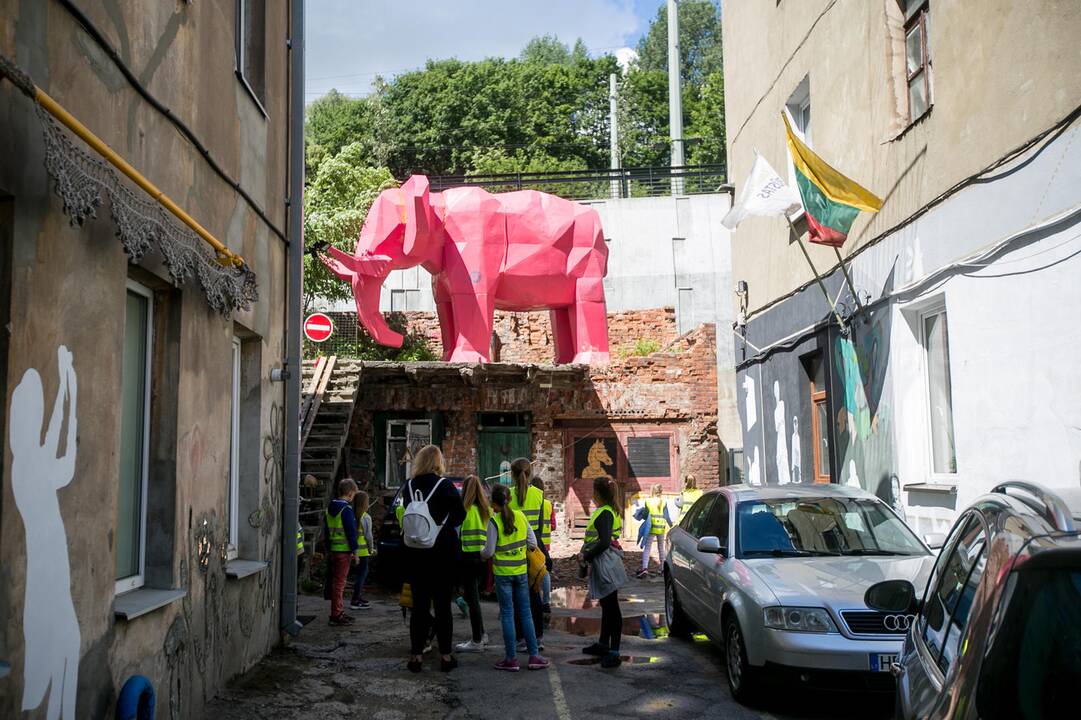 Kaimynų istorijos „Kiemo galerijoje“ 