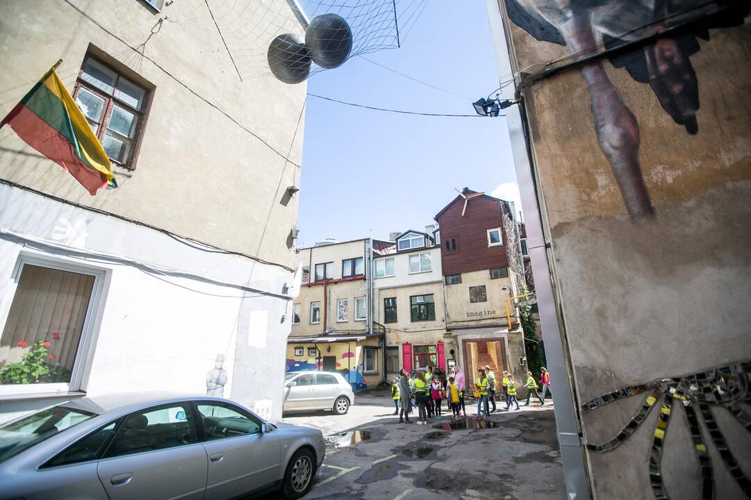 Kaimynų istorijos „Kiemo galerijoje“ 