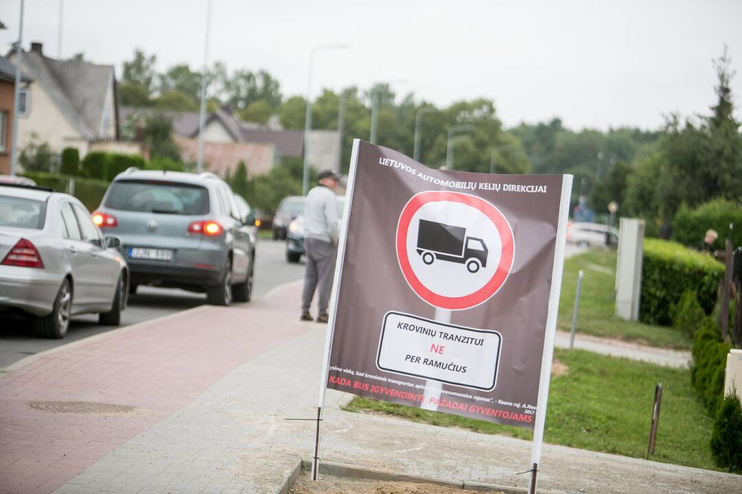 Protesto akcija prieš sunkiasvorius automobilius