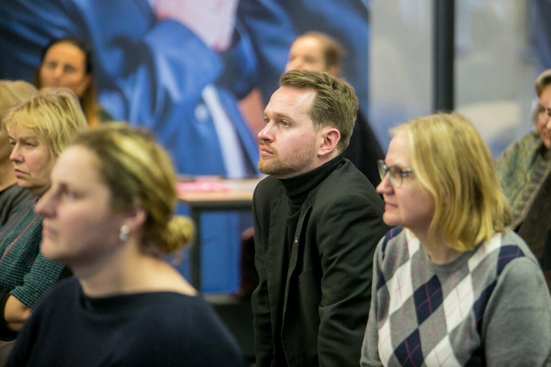 Jėzuitų gimnazijoje – defibriliatorius