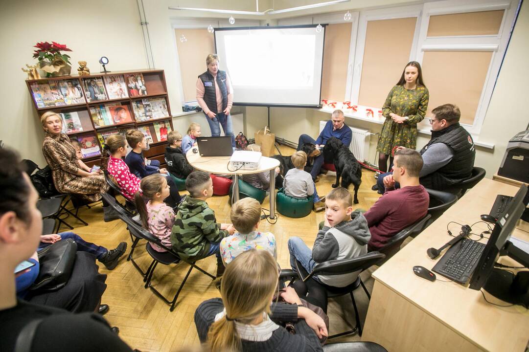 Bibliotekoje - skaitymai su šunimi