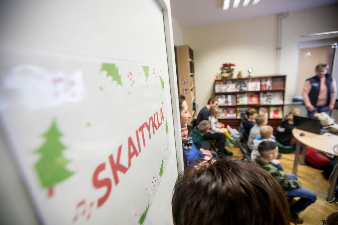Bibliotekoje - skaitymai su šunimi