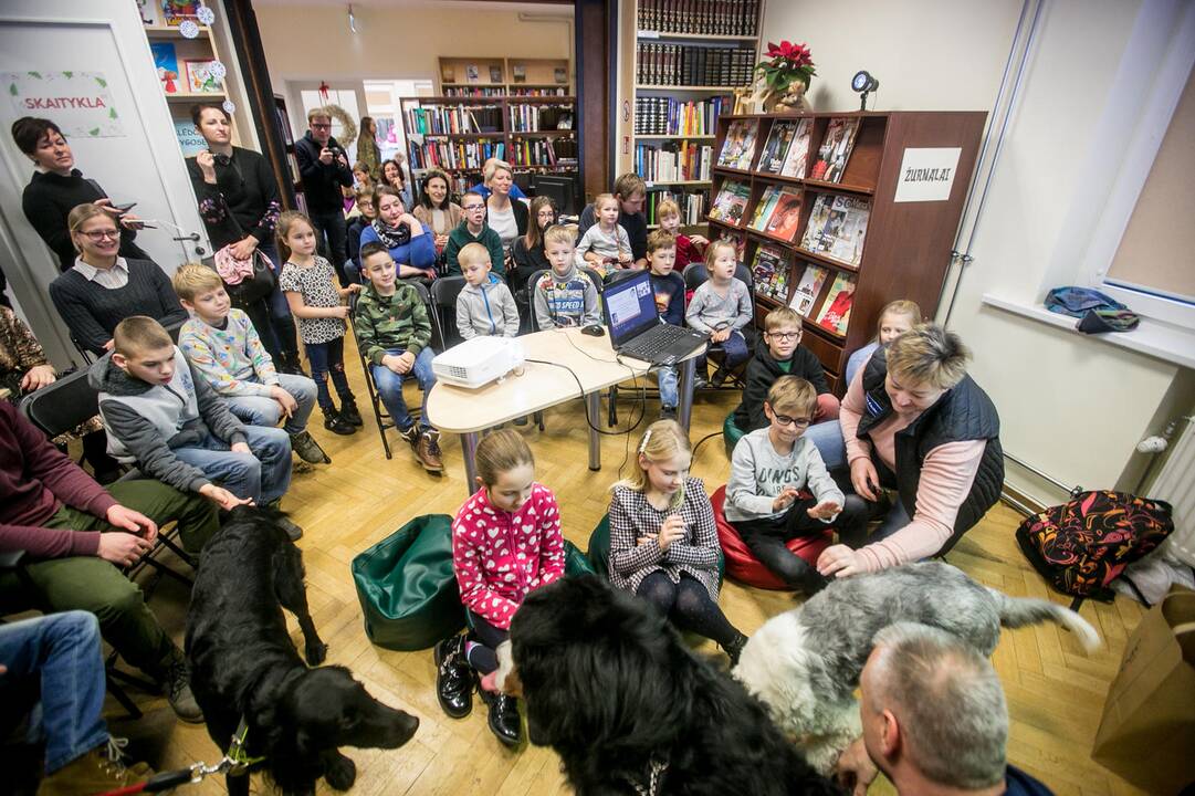 Bibliotekoje - skaitymai su šunimi