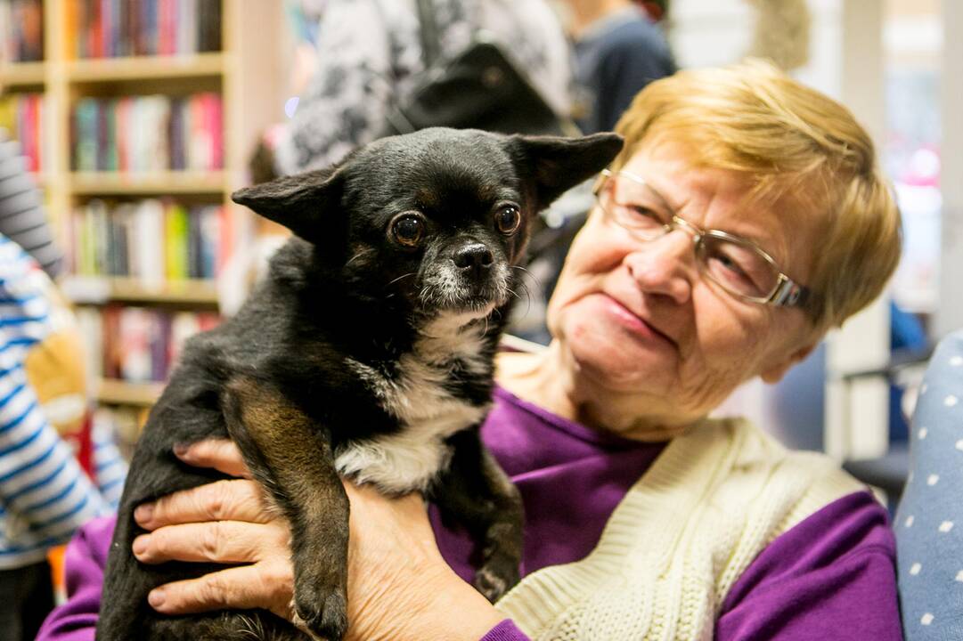 Bibliotekoje - skaitymai su šunimi