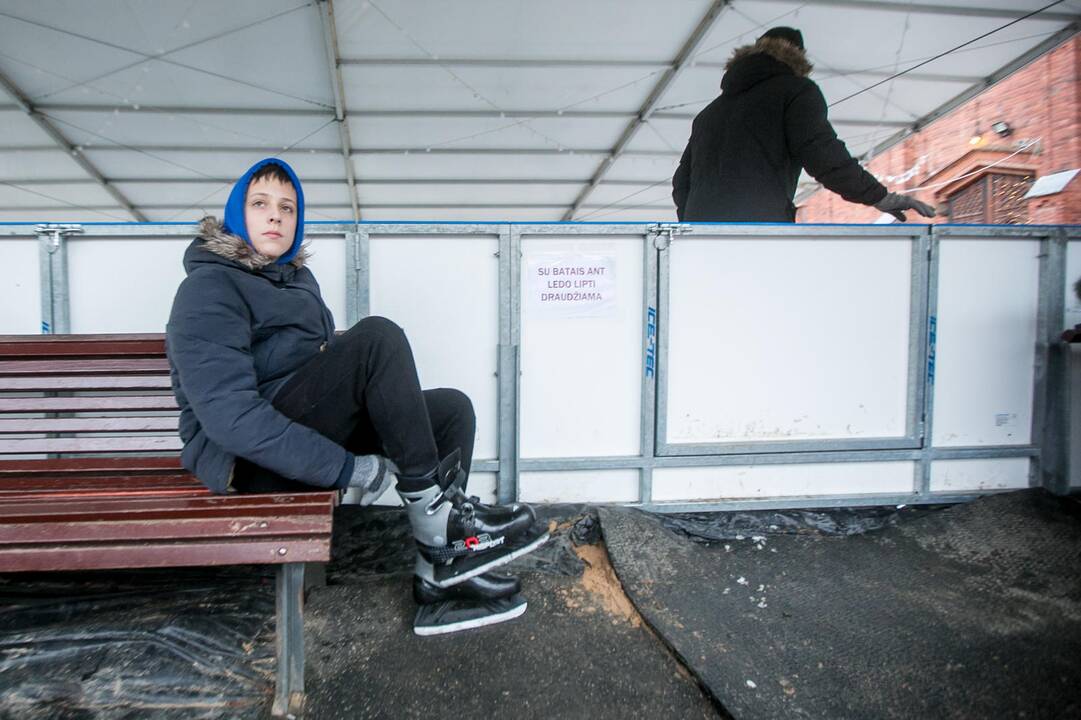 Džiaugsmai Raudondvario dvaro čiuožykloje