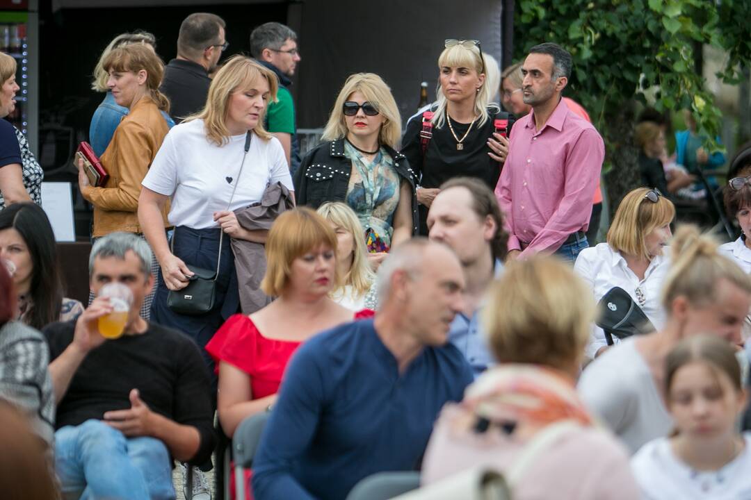 „Pažaislio liepų alėjos vakaruose“ – „Antikvarinių Kašpirovskio dantų“ koncertas