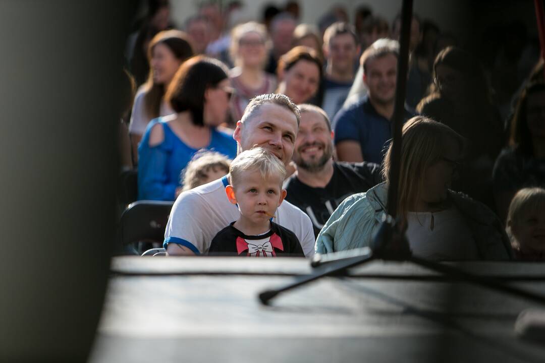 „Pažaislio liepų alėjos vakaruose“ – „Antikvarinių Kašpirovskio dantų“ koncertas